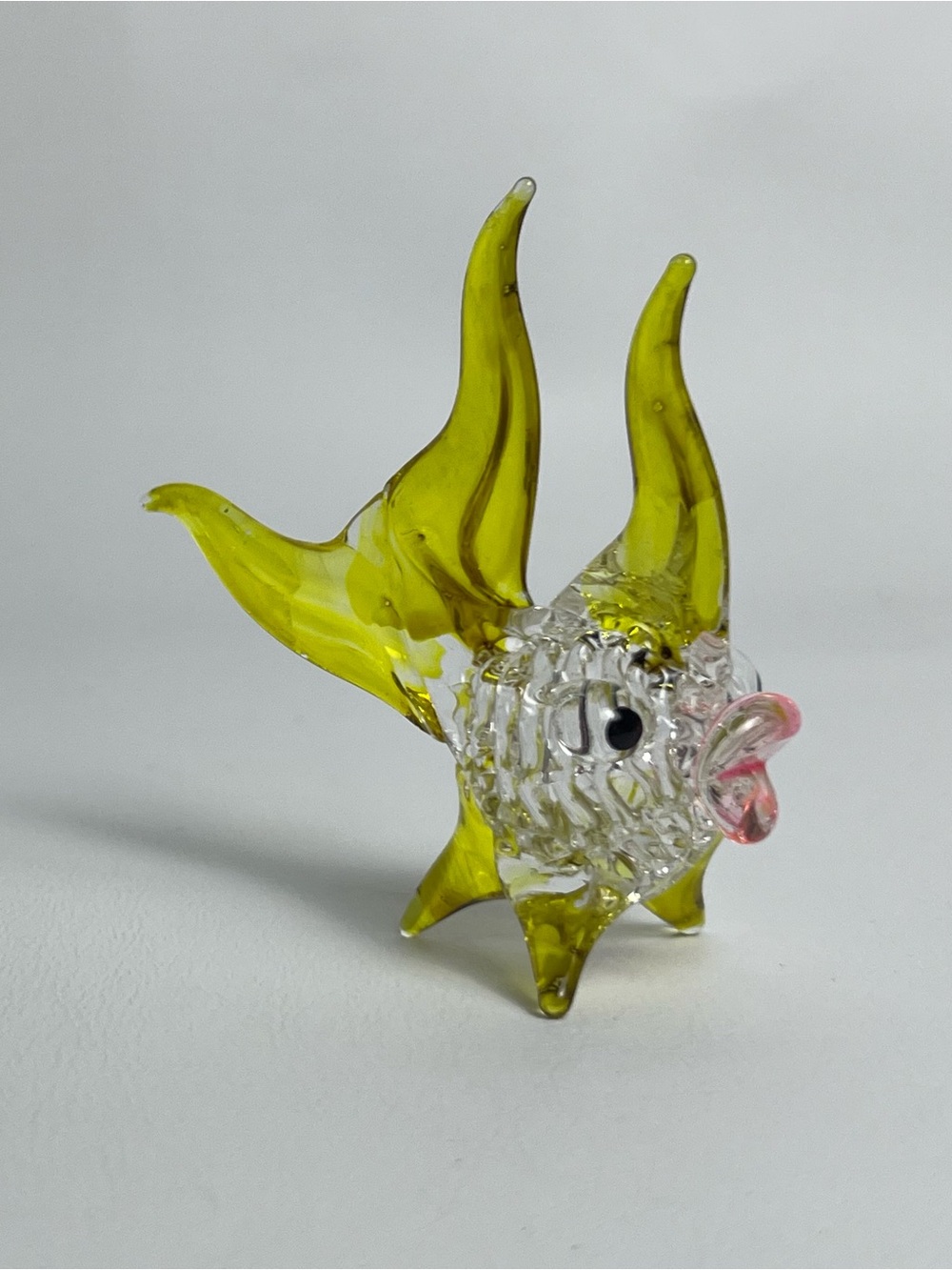 VTG Handcrafted Art Glass Fish Figurine Yellow-Green Fins Pink Puckered Mouth 3”